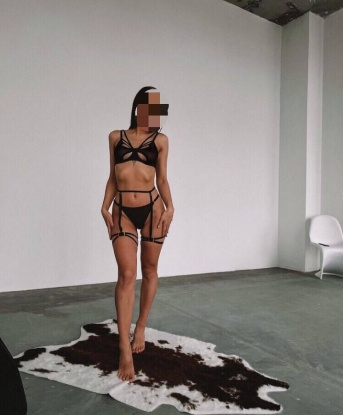 Яркая, страстная и раскрепощенная красотка приглашает на встречу, где тебя ждут жаркие приключения и ни с чем не сравнимый отдых. Звони, договоримся! 6467, 23 года